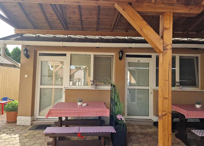 Party Vendeghaz בית הארחה 3*